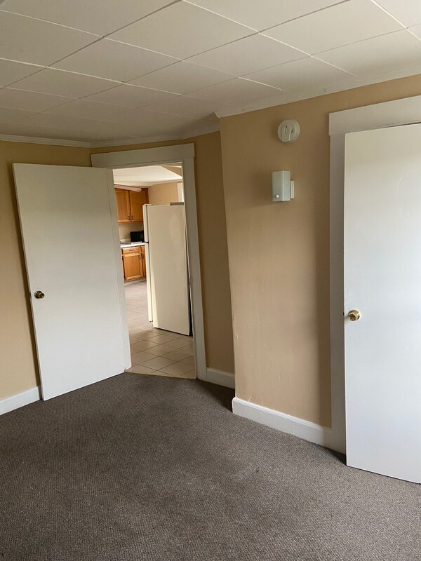 59 School St Unit Third Floor, Naugatuck, CT 06770 Condo for Rent in Naugatuck, CT