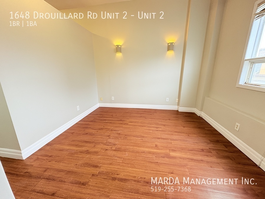 Photo principale - NEWLY RENOVATED 1-BEDROOM/1-BATH MAIN FLOO...