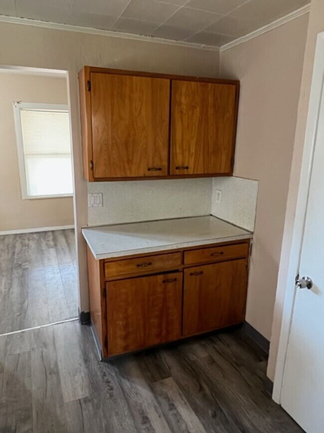 Building Photo - West side 2 bedroom home