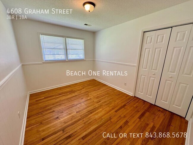 Foto del edificio - Loris - 3 Bedroom / 1 Bathroom Duplex