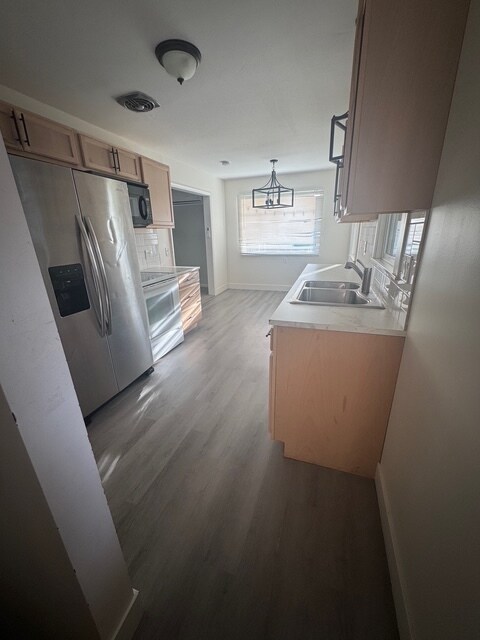 Foto del edificio - 305 E Maple St