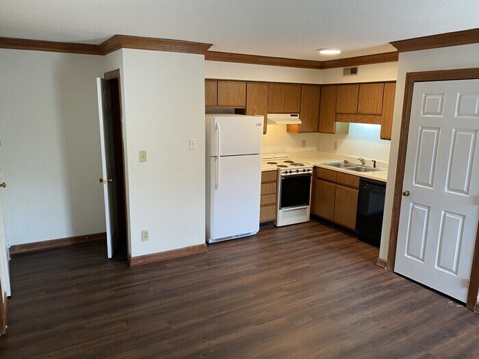 Building Photo - 1 Bedroom Condo