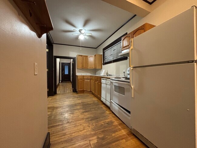 Photo du bâtiment - 2 Bedroom Apartment for Rent