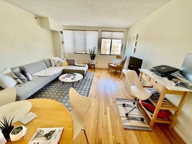 Foto del edificio - 1726 Beacon St