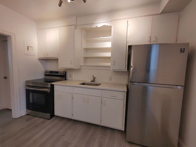 Building Photo - One Bedroom Apartment, One Central Location