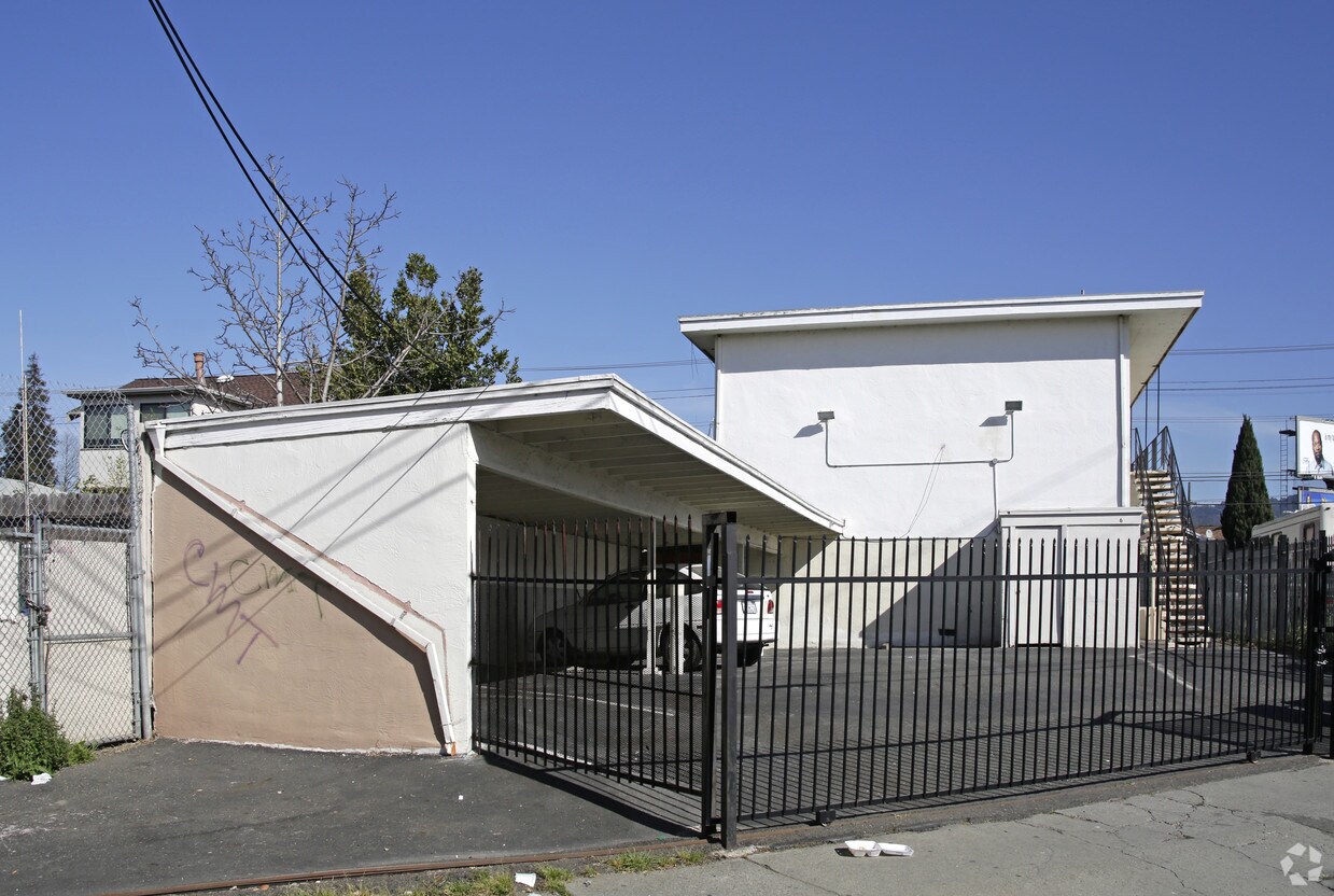 Building Photo - 5471 Foothill Blvd
