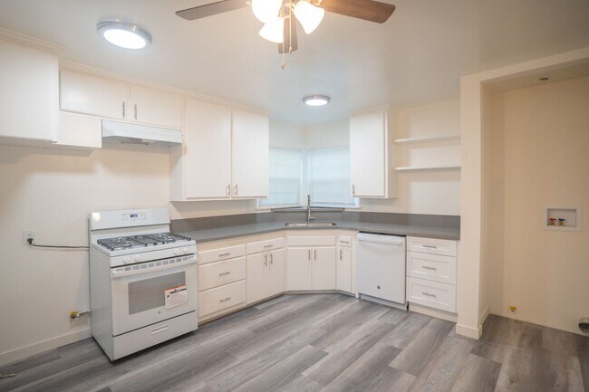 Building Photo - LB2123