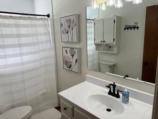 Foto del edificio - 848 Arkridge Cir
