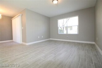 Building Photo - 555 E Silverado Ranch Blvd