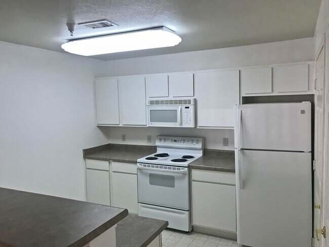 Building Photo - No Maintenance Lifestyle!