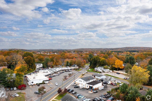 Building Photo - 419 New London Turnpike