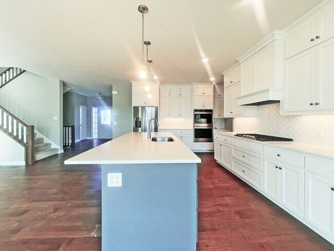 Building Photo - Sparkling Like-New 2-story w/ Full Walkout on Pond with Office-Bedroom 6, Pets OK!