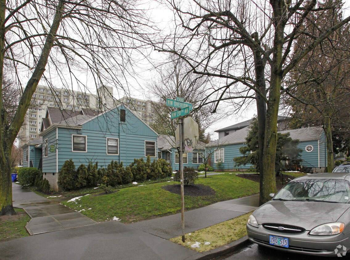 Primary Photo - Overton Court Apartments
