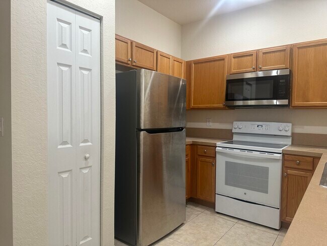 Building Photo - 3141 SE Lexington Lakes Dr