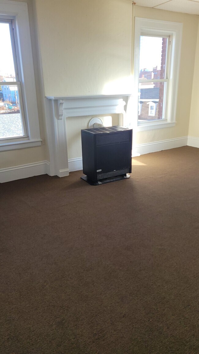 Building Photo - 63 Austin St