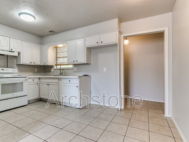 Foto del edificio - 8814 NE 13th St