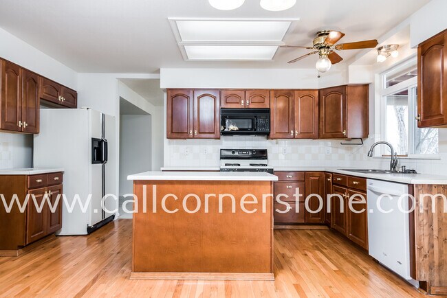 Foto del edificio - 5280 7 Oaks Dr