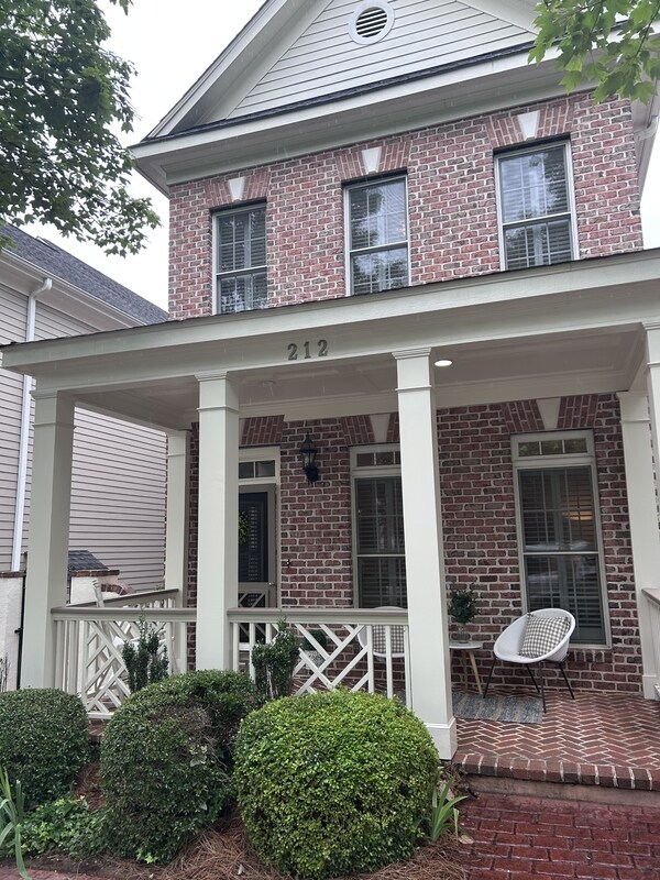 Foto del edificio - 212 Village Walk Ln
