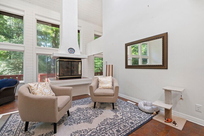 Foto del edificio - Amazing 4 bedroom 3.5 bath home in the hea...