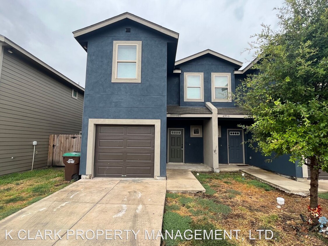 Primary Photo - 3 br, 2.5 bath House - 6950 LAKEVIEW DR #101