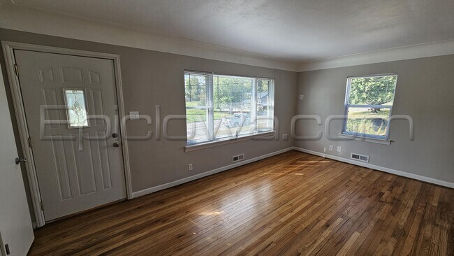 Foto del edificio - 130 Outlook Dr SW