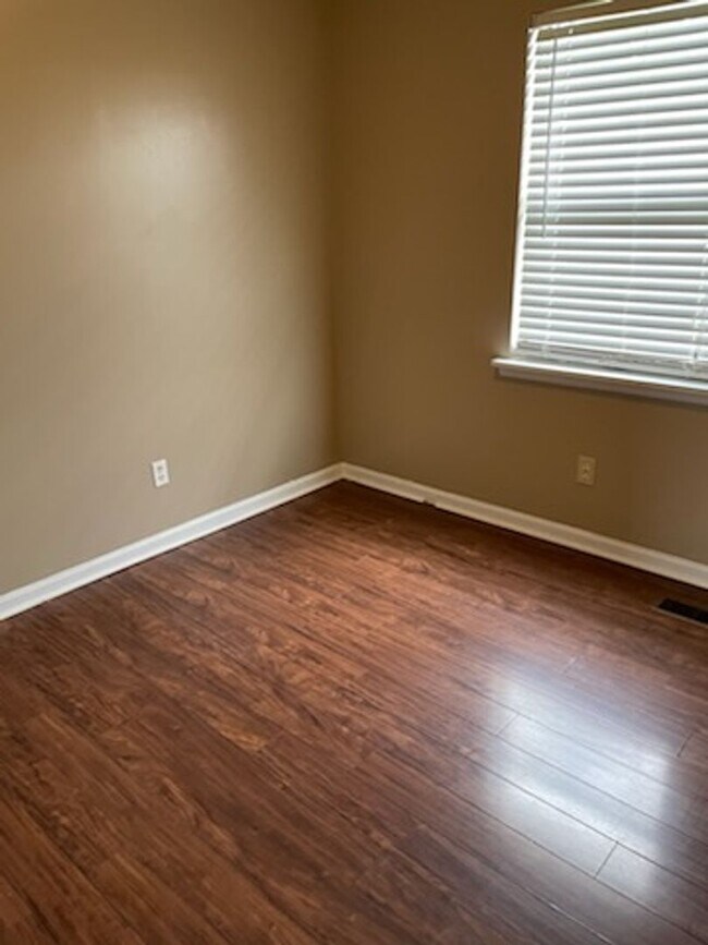 Building Photo - SINGLE FAMILY HOME