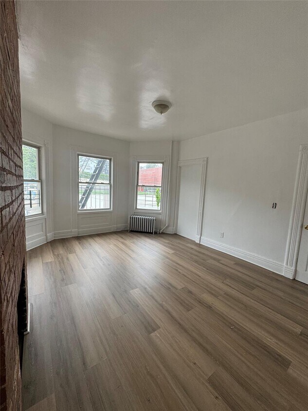 Foto principal - 245 Warburton Ave