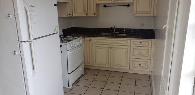 Foto del edificio - 7235 Hampton Ave