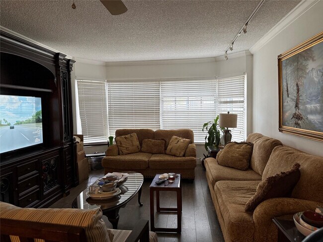 Foto del edificio - 2161 NE 68th St