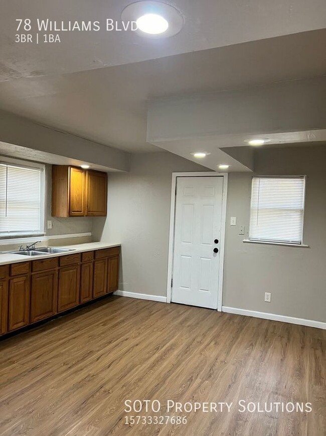 Building Photo - Cozy 3- bedroom 1 bath with a large baseme...