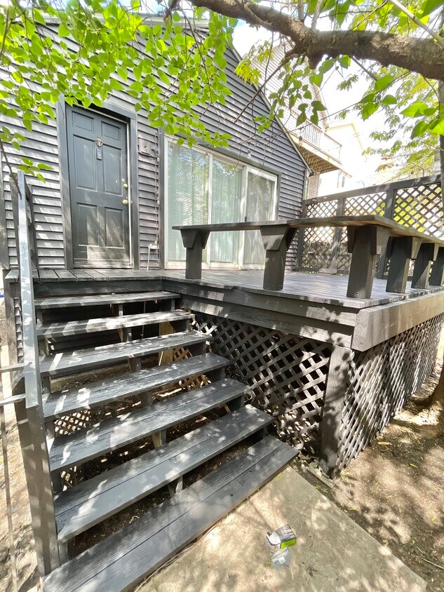 Primary Photo - 2233 N Janssen Ave