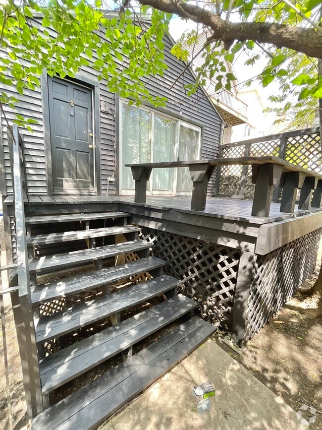 Building Photo - 2233 N Janssen Ave