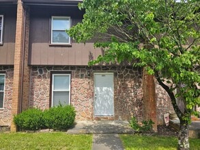 Building Photo - 321 Emerald Dr