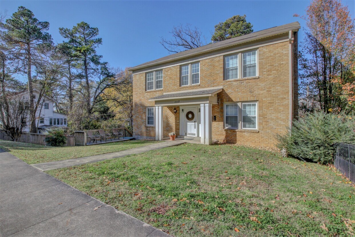 Primary Photo - 1117 Kavanaugh Blvd