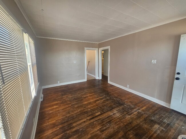 Foto del edificio - 1205 E 13th St