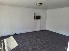 Building Photo - 550 E 200 N