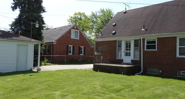 Foto del edificio - 24940 Cherry Hill St