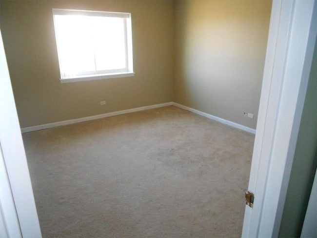 Building Photo - 220 S Roselle Rd