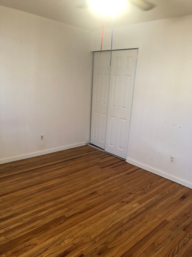 Foto del edificio - 37 Larkin Rd