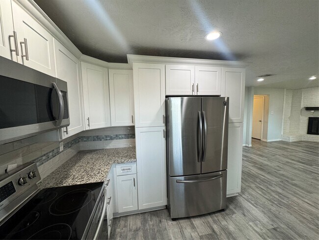 Foto del edificio - 3227 Fernrock Dr