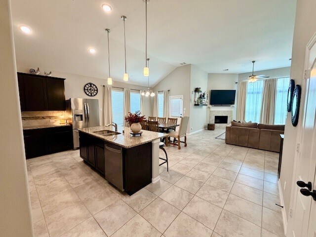 Foto del edificio - 8711 W Cres Lake Cir