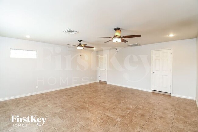 Building Photo - 1520 W Bentley St