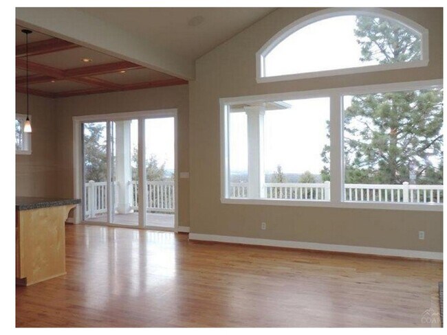 Foto del edificio - Awbrey Butte Home with Views!