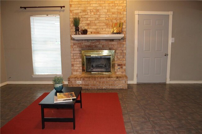 Foto del edificio - 1702 Goodson Ln