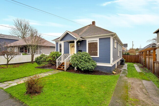 Building Photo - Ballard Charm with RV Parking