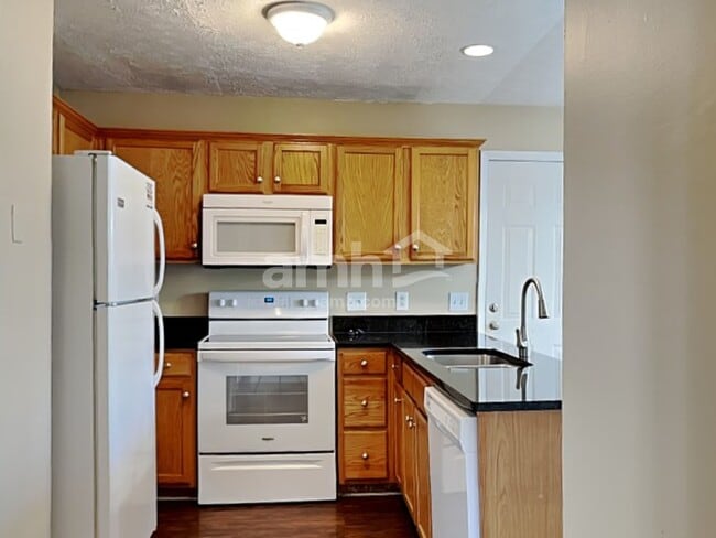 Building Photo - 280 Iris Dr