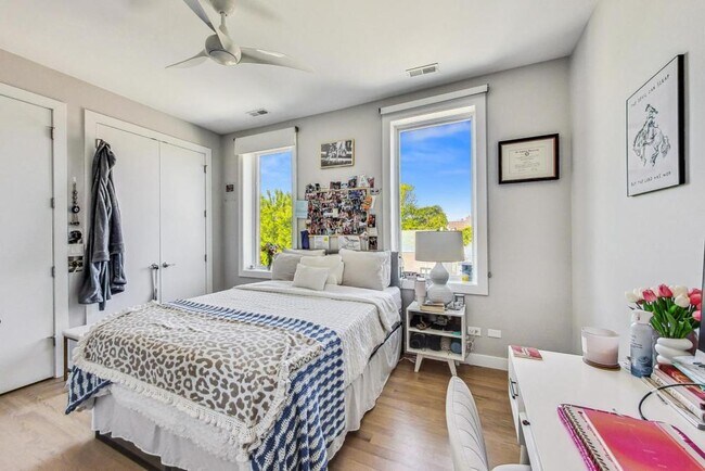 Foto del edificio - 3 bedroom in Chicago IL 60614