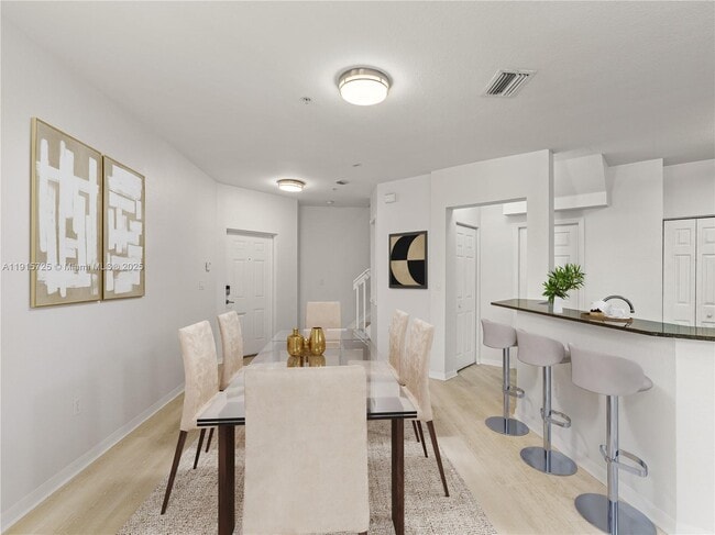 Building Photo - 8800 NW 107 Ct