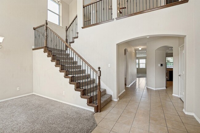 Building Photo - 1305 Lone Pine Dr