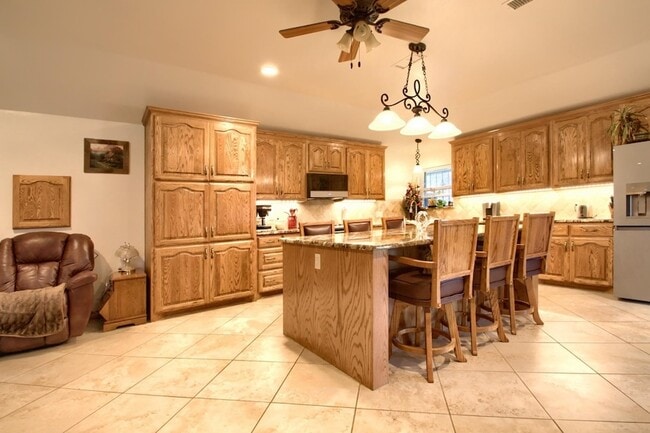 Building Photo - 1590 Gravel Cir N